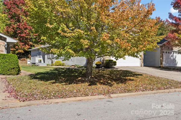 Arden, NC 28704,23 Holiday DR