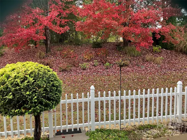 Arden, NC 28704,23 Holiday DR