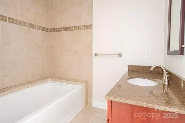 Charlotte, NC 28205,827 Drummond AVE