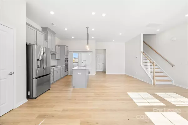 Charlotte, NC 28215,5864 Coulee LN