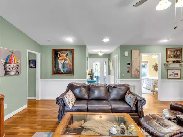 Waynesville, NC 28786,155 Orchard DR #8