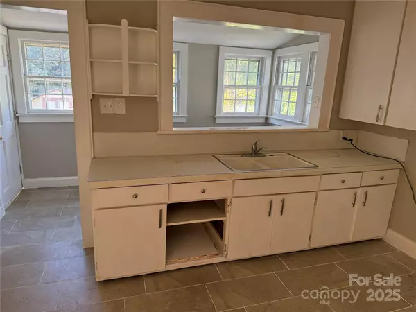 Statesville, NC 28677,520 Margaret DR