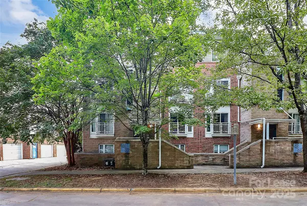 3721 Picasso CT, Charlotte, NC 28205