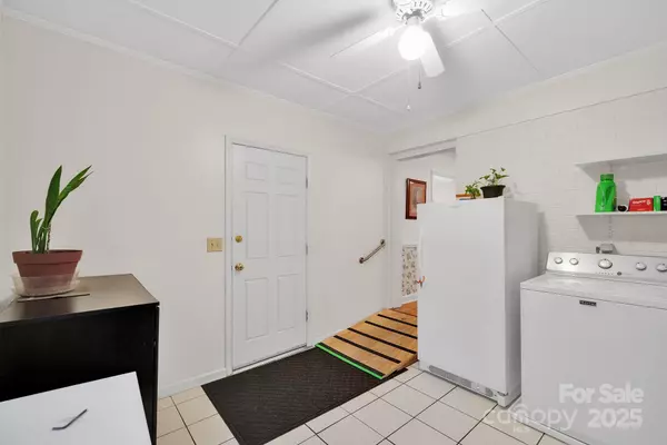 Granite Falls, NC 28630,5006 Poplar View LN