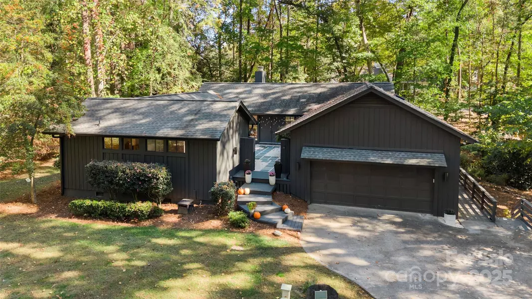 2 Crowders RDG, Clover, SC 29710