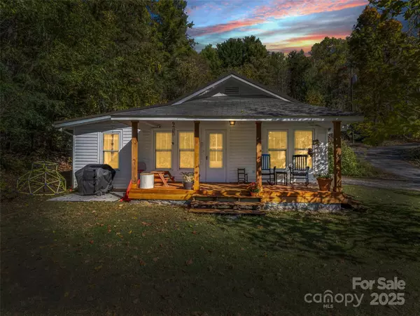 7 Covey LN, Fairview, NC 28730