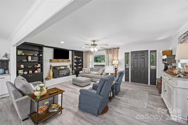 York, SC 29745,464 Hidden Lake DR