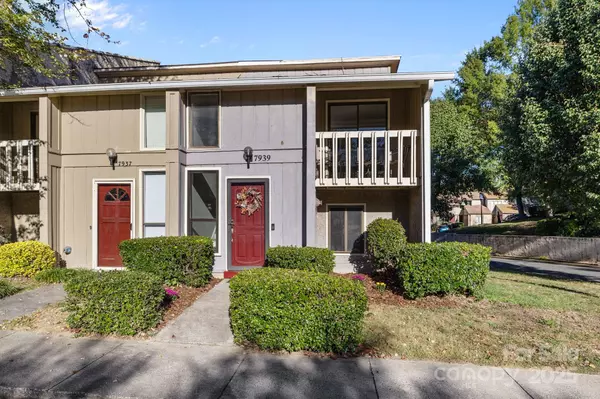 7939 Charter Oak LN, Charlotte, NC 28226