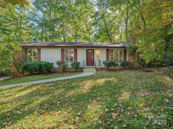 31 Shorewood DR, Asheville, NC 28804