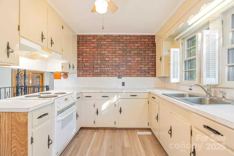 1610 Shelby RD, Kings Mountain, NC 28086