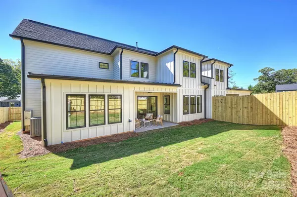Charlotte, NC 28205,1421 Winston DR