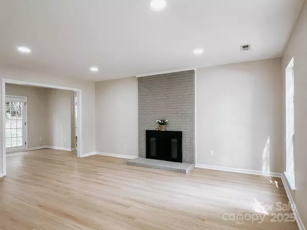 Charlotte, NC 28262,2105 Killarney PL