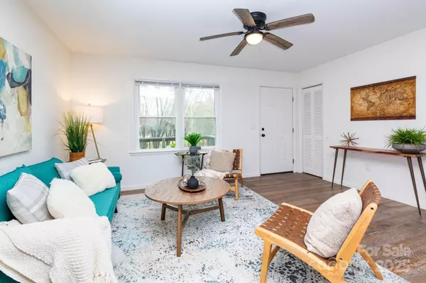 Waynesville, NC 28786,182 Dock Ratcliffe RD