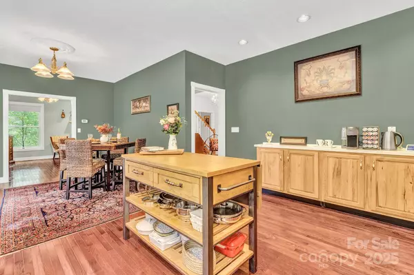 Black Mountain, NC 28711,39 Lambert LN