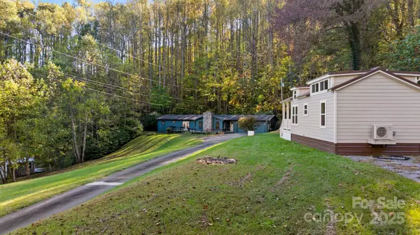 619/621 Kitchens Branch RD, Sylva, NC 28779