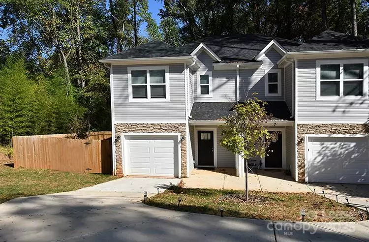 2046 Mcdonald DR, Charlotte, NC 28216