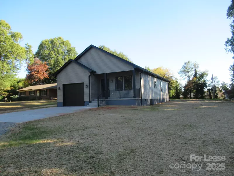 2071 Gladwood LN, Iron Station, NC 28080