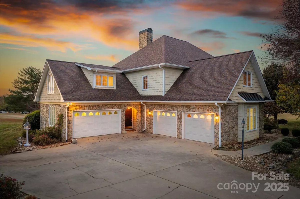 Granite Falls, NC 28630,10 Meandering WAY