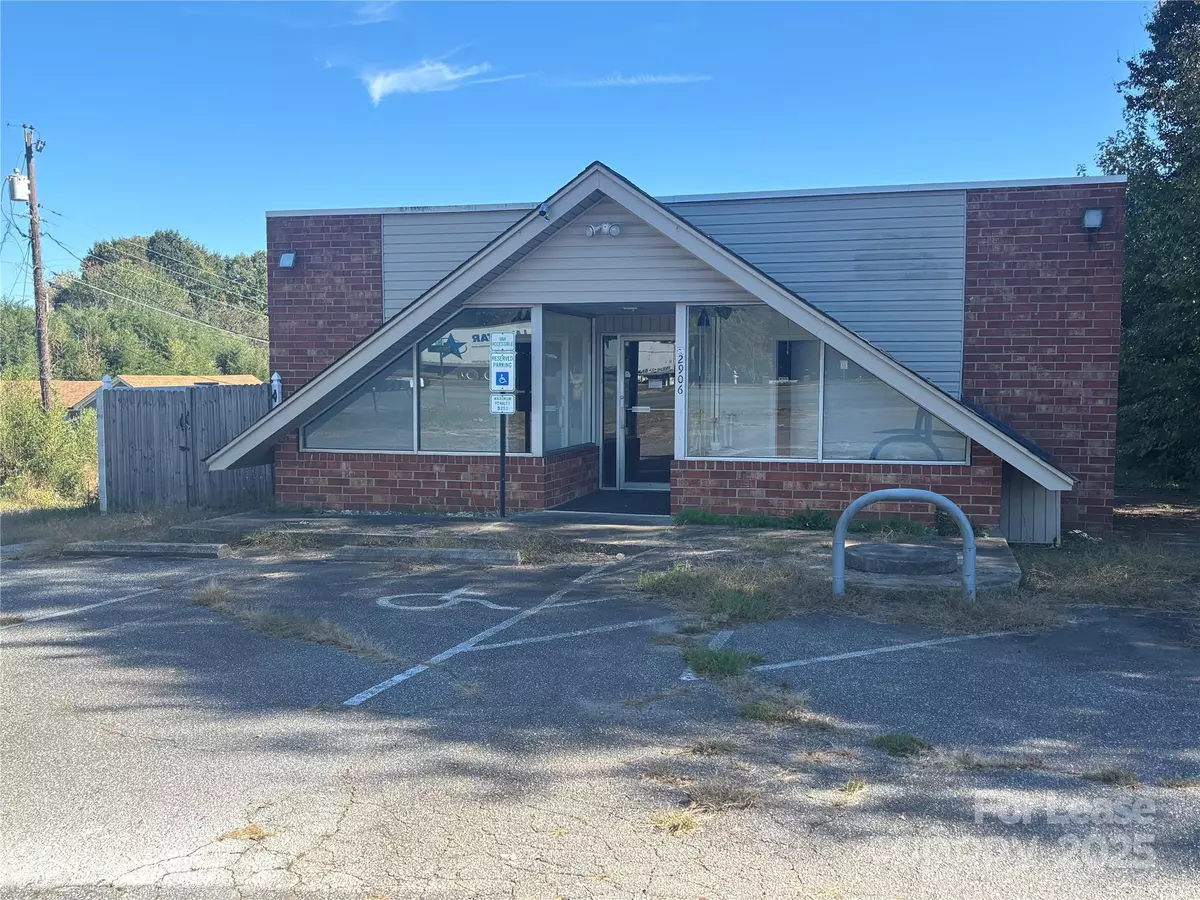 Hickory, NC 28601,2906 Springs RD NE