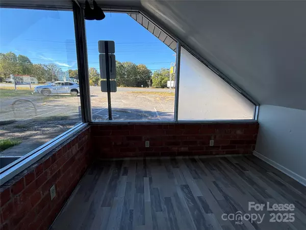 Hickory, NC 28601,2906 Springs RD NE