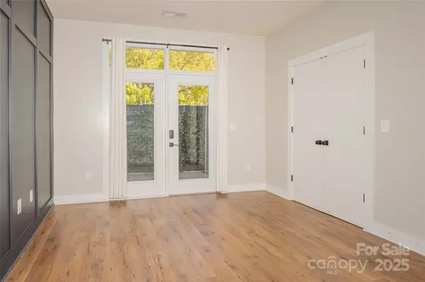 Charlotte, NC 28204,945 7th ST