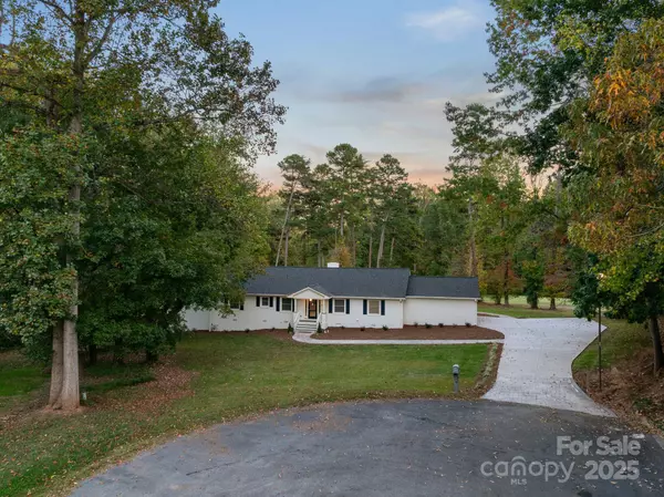 104 Shawnee CIR, Lexington, NC 27295