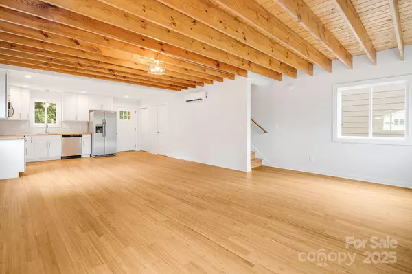 Asheville, NC 28806,108 Lager LN