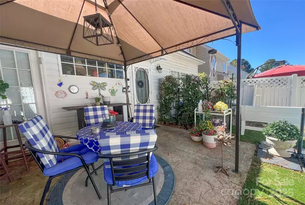 Charlotte, NC 28277,8640 Robinson Forest DR