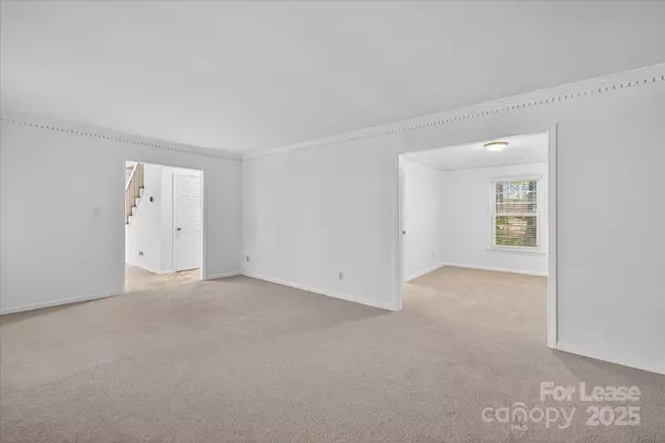 Charlotte, NC 28226,10917 Blue Heron DR