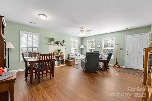 Hickory, NC 28601,1523 20th AVE NE