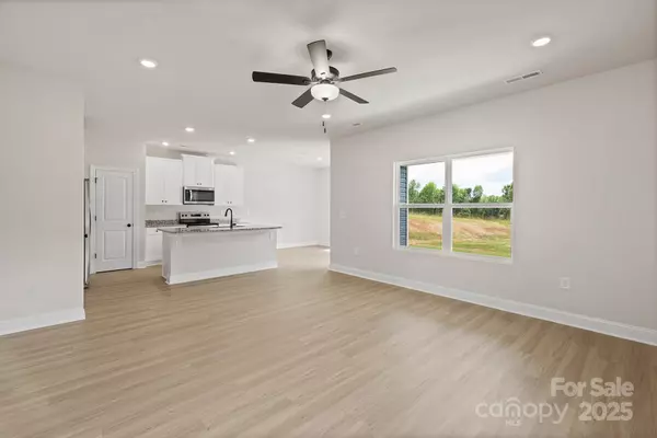Gastonia, NC 28052,3329 Strong Box LN