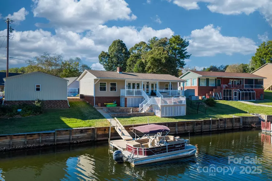 349 Taylorsville Beach CT, Taylorsville, NC 28681