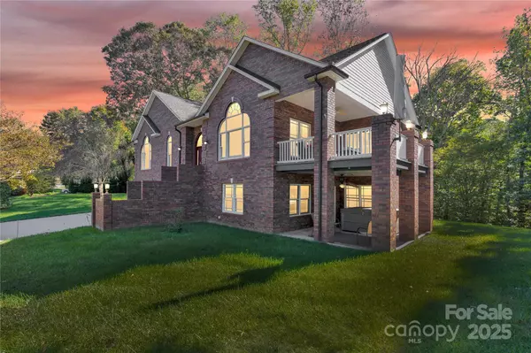 Statesville, NC 28677,221 Grayrock DR