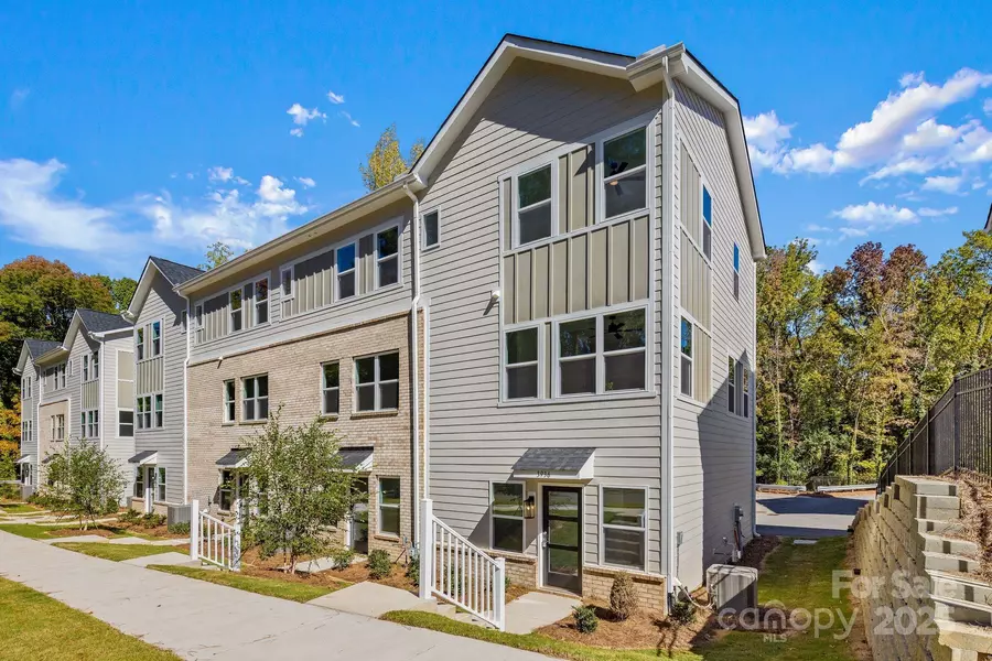 3936 Hager DR, Charlotte, NC 28208