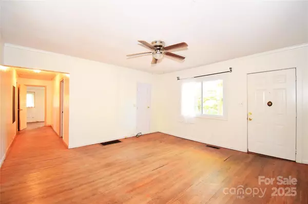 Asheville, NC 28805,26 Dogwood CT