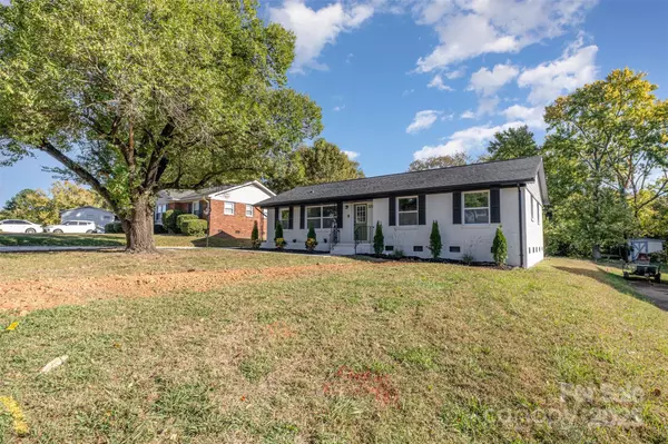 Charlotte, NC 28216,3208 Clearview DR #8