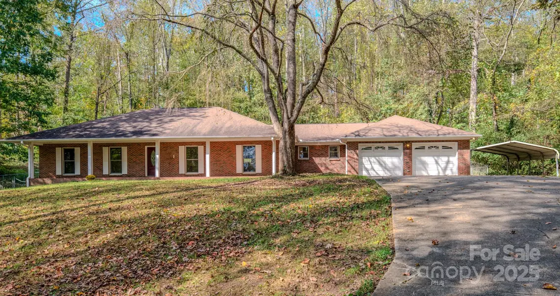 35 Byrd RD, Candler, NC 28715