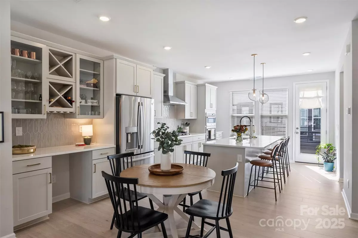 Davidson, NC 28036,912 Mary Max DR