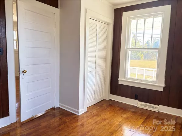 Kannapolis, NC 28081,212 Kimball ST