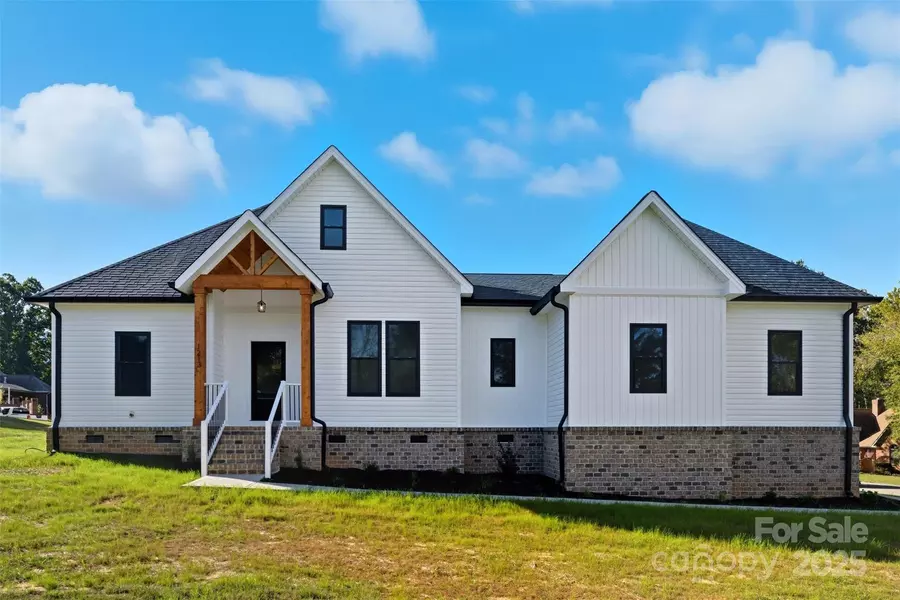 1213 Creekside DR, Conover, NC 28613