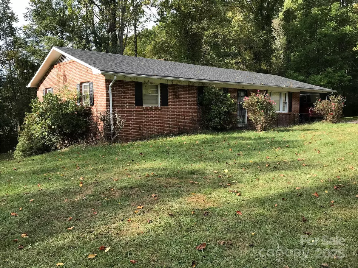 Waynesville, NC 28786,241 Pinewood DR
