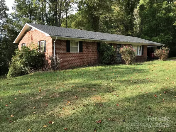 241 Pinewood DR, Waynesville, NC 28786