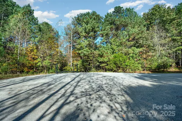 Stony Point, NC 28678,150 Oak Point LN