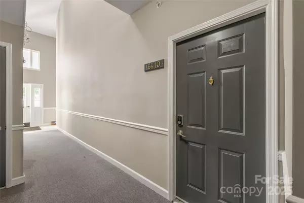 Charlotte, NC 28277,16410 Redstone Mountain LN