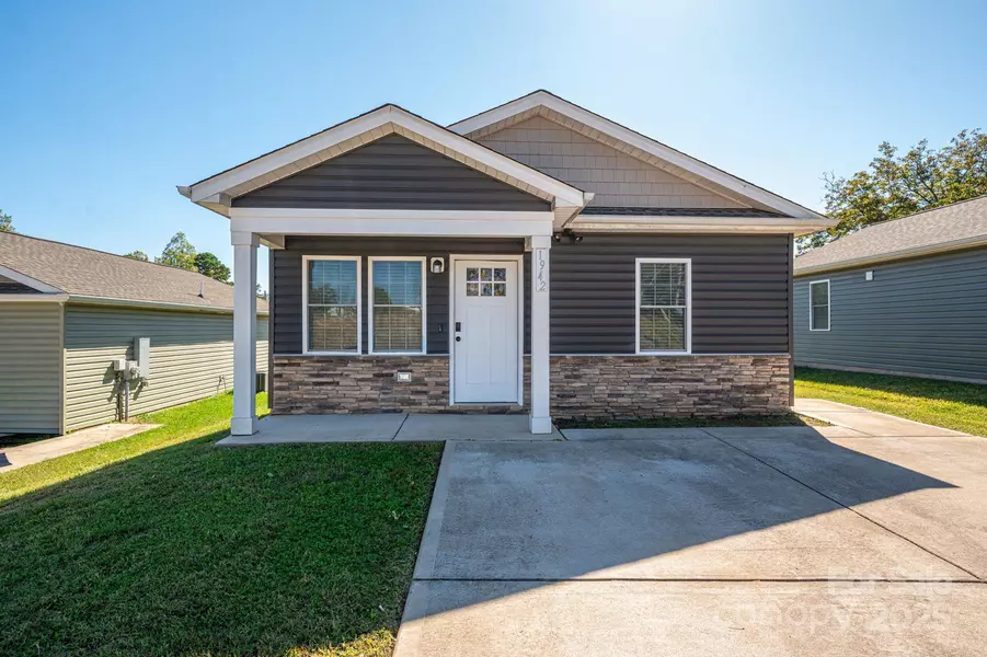 1942 11th AVE NE, Hickory, NC 28601