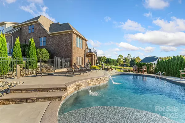 Hickory, NC 28602,5836 Bakers PT