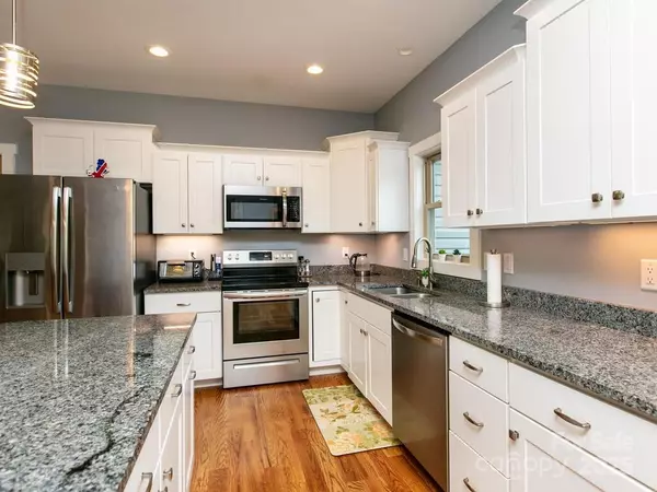 Weaverville, NC 28787,5 S Pine DR