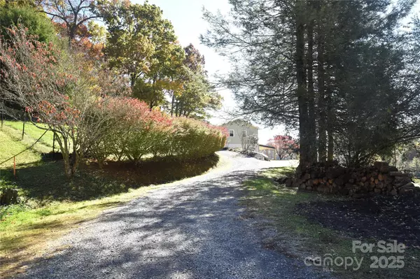 Waynesville, NC 28786,316 Messer RD