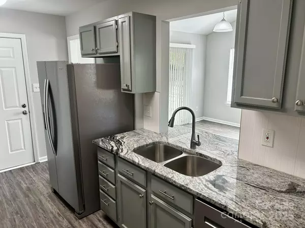 1225 Eagles Landing DR, Charlotte, NC 28214