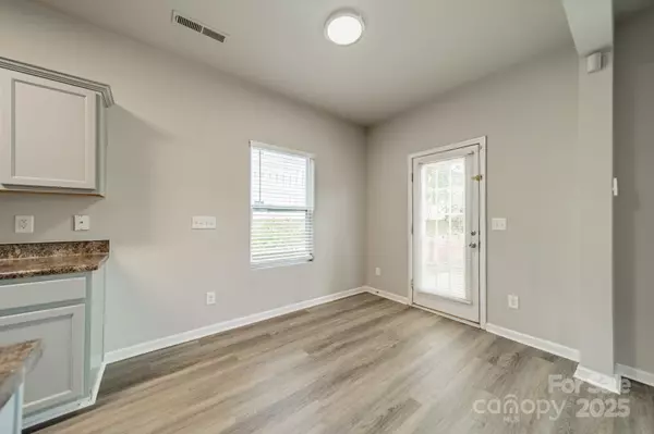 Charlotte, NC 28215,1637 Jakobson DR